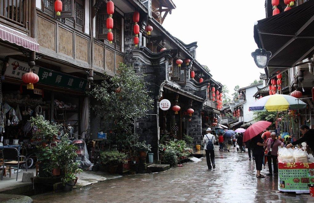 天津曾经堪称是“地标性”的商场，如今却冷冷清清，一片萧条之景